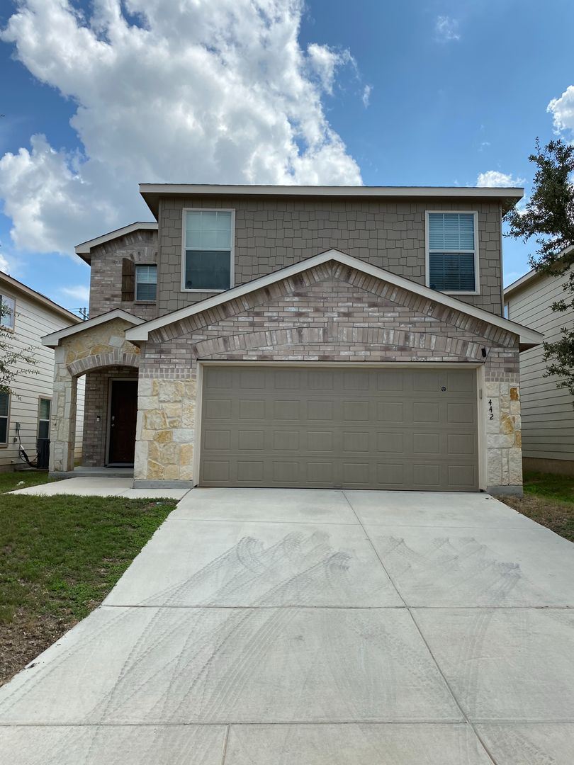 442 Walnut Crest